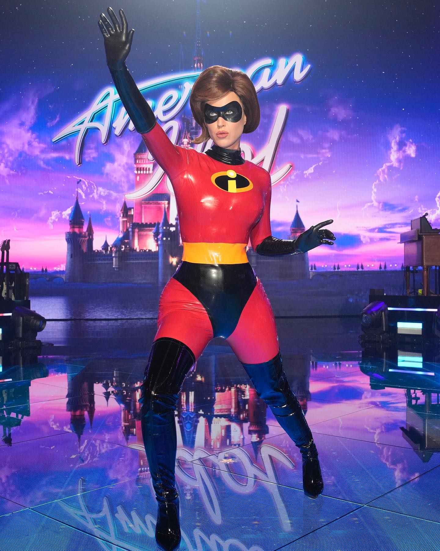 Photos n°4 : Katy Perry in Incredibles Cosplay for the Nerds!