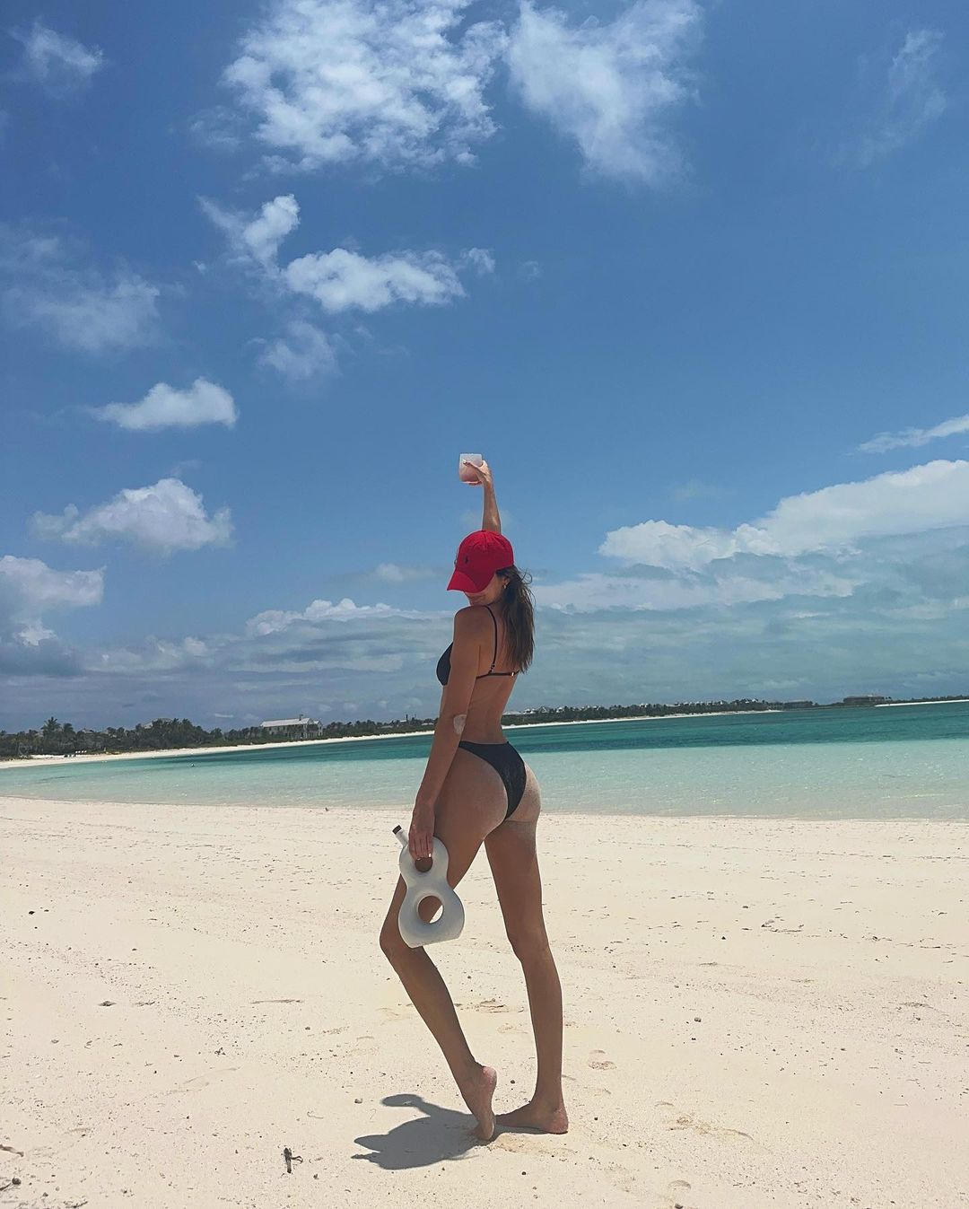 Photos n°6 : Life’s a Beach for Kendall Jenner!