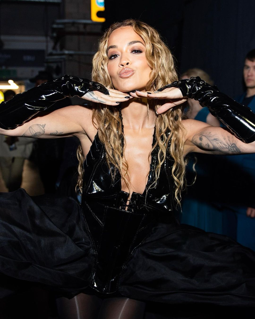 Russell Crowe Brings Rita Ora Out! - Photo 28