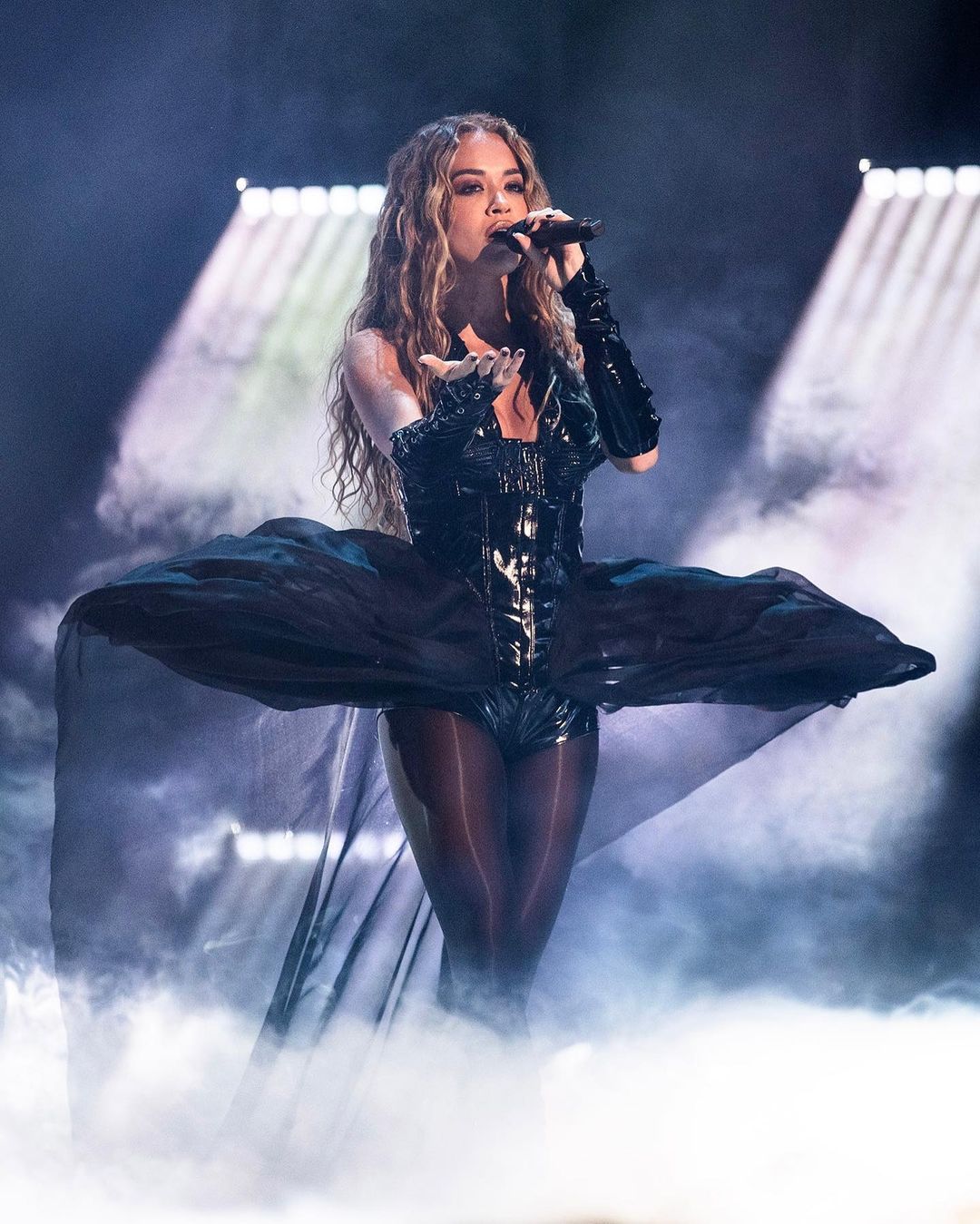 Fotos n°4 : Rita Ora en vivo en Eurovisin!