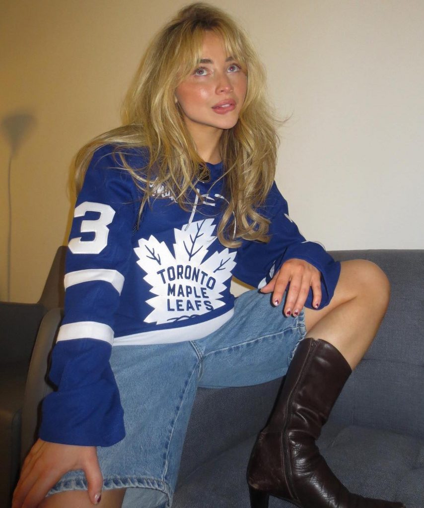 Sabrina Carpenter Supports the Leafs!