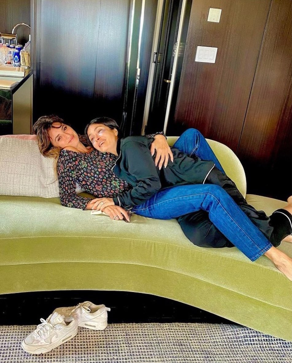 Salma Hayek and Penelope Cruz Do Self Care Right! - Photo 2