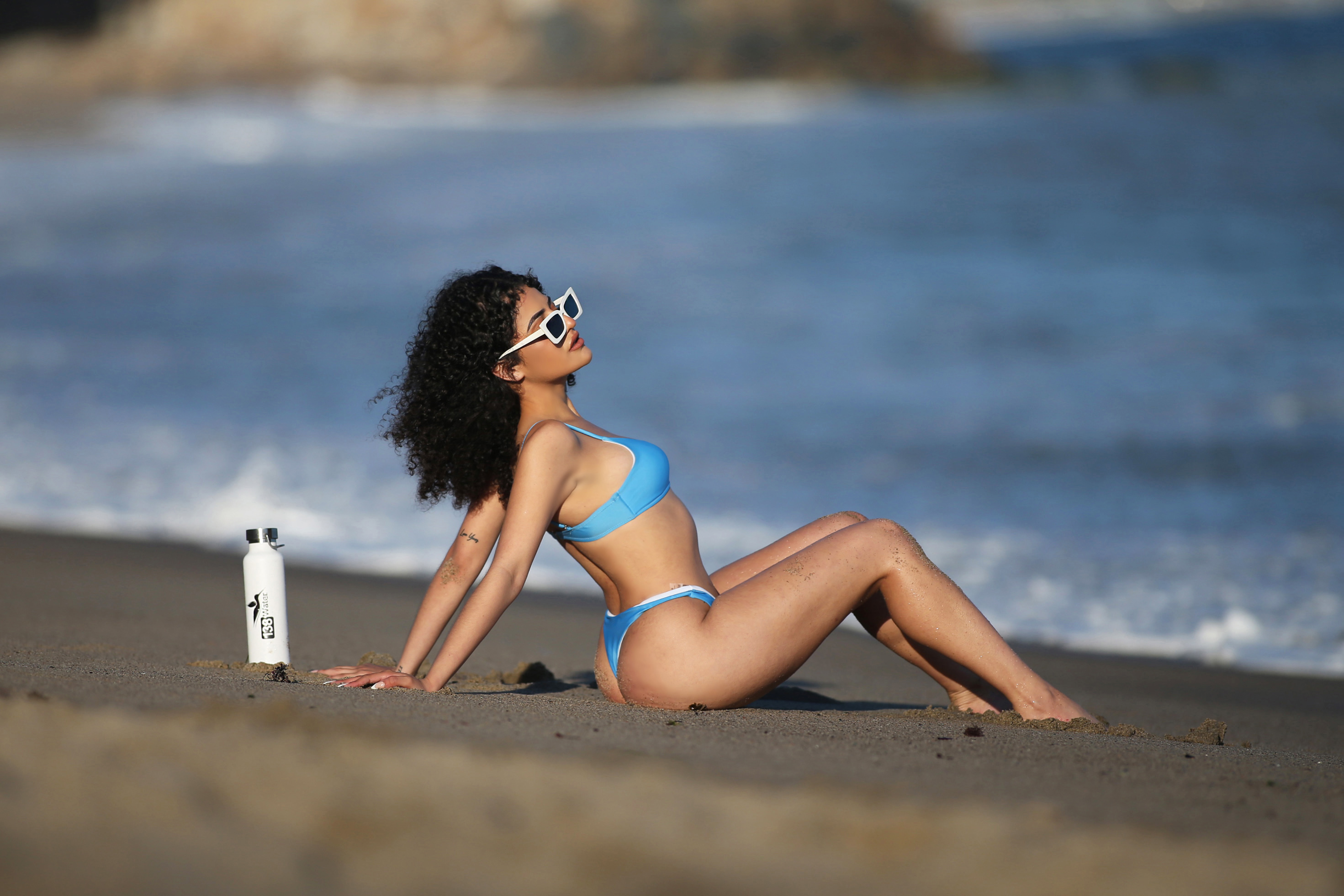Fotos n°3 : Joanna Lpez atrapada en la playa en bikini!
