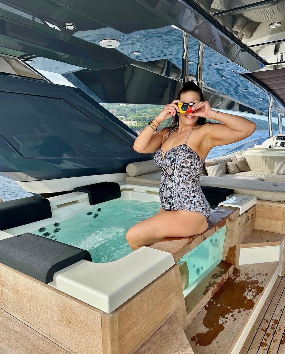 Photos n°8 : Ashley Graham’s Boat Vacation!