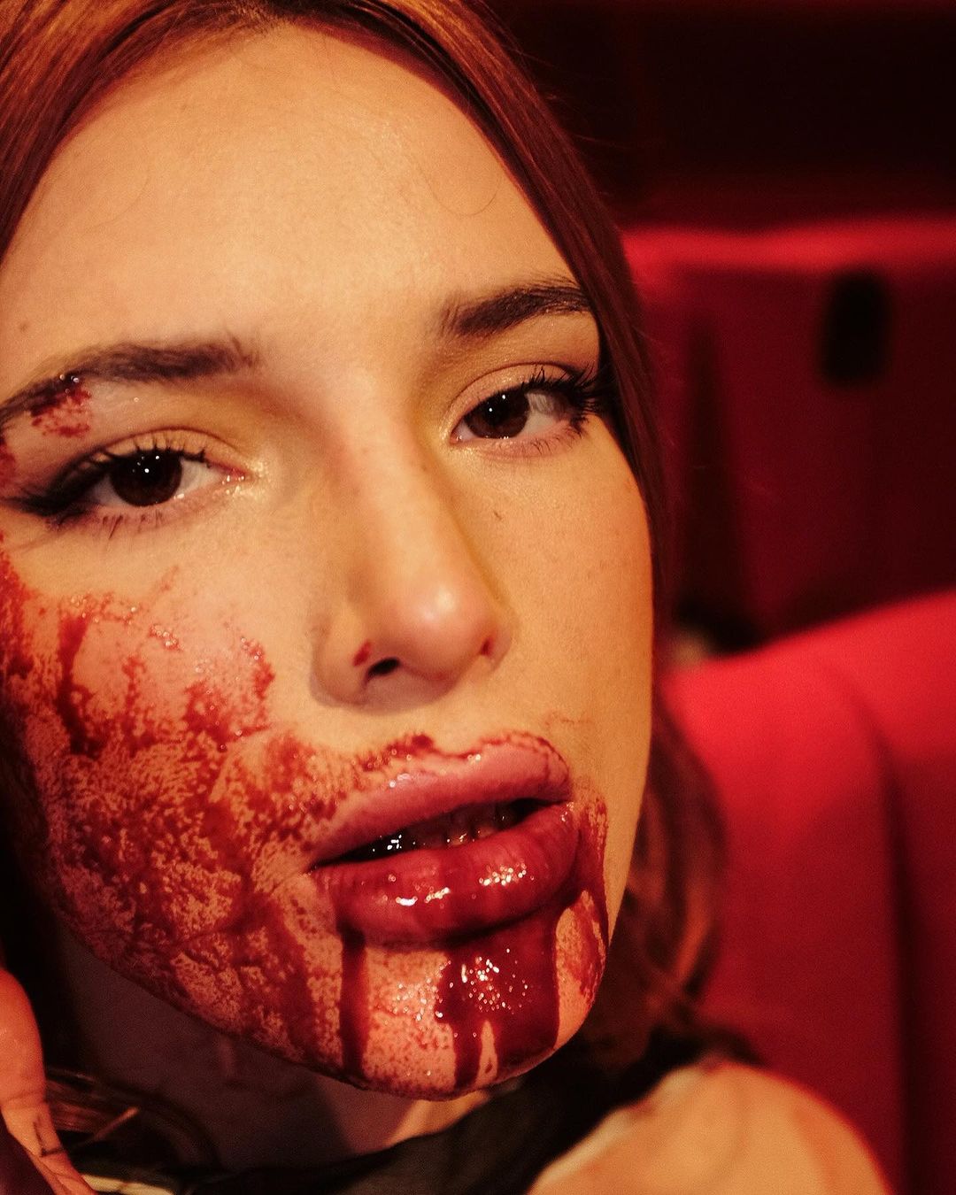 Photos n°2 : Bella Thorne’s Bloody Display!