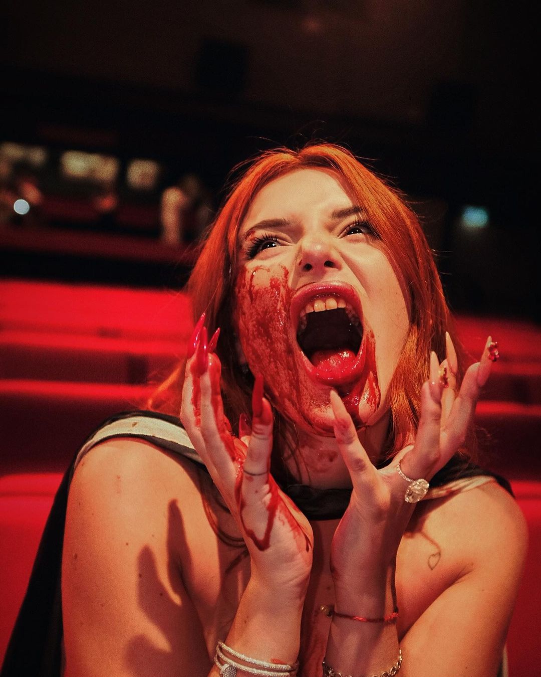 Photos n°1 : Bella Thorne’s Bloody Display!