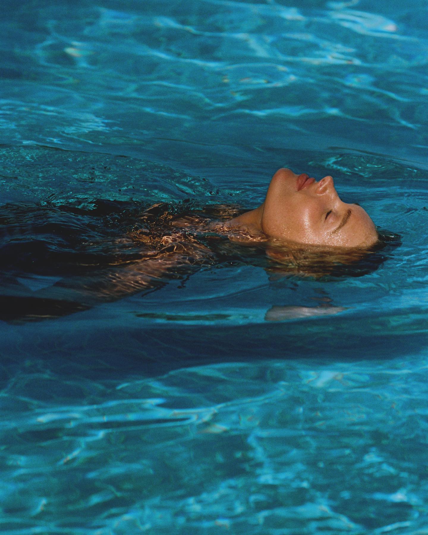 Elsa Hosk Takes a Dip with Lavarice! - Photo 9