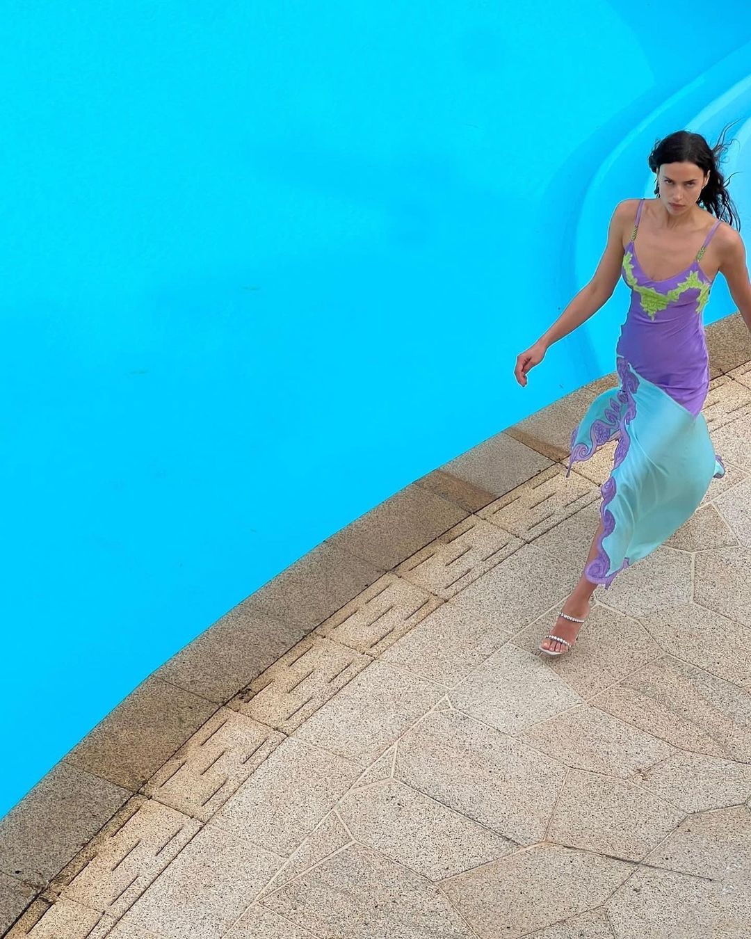 Irina Shayk’s Versace by The Pool!