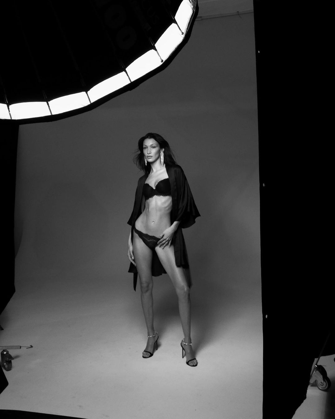 Bella Hadid is Back in Her Lingerie for Victoria’s Secret! - Photo 4