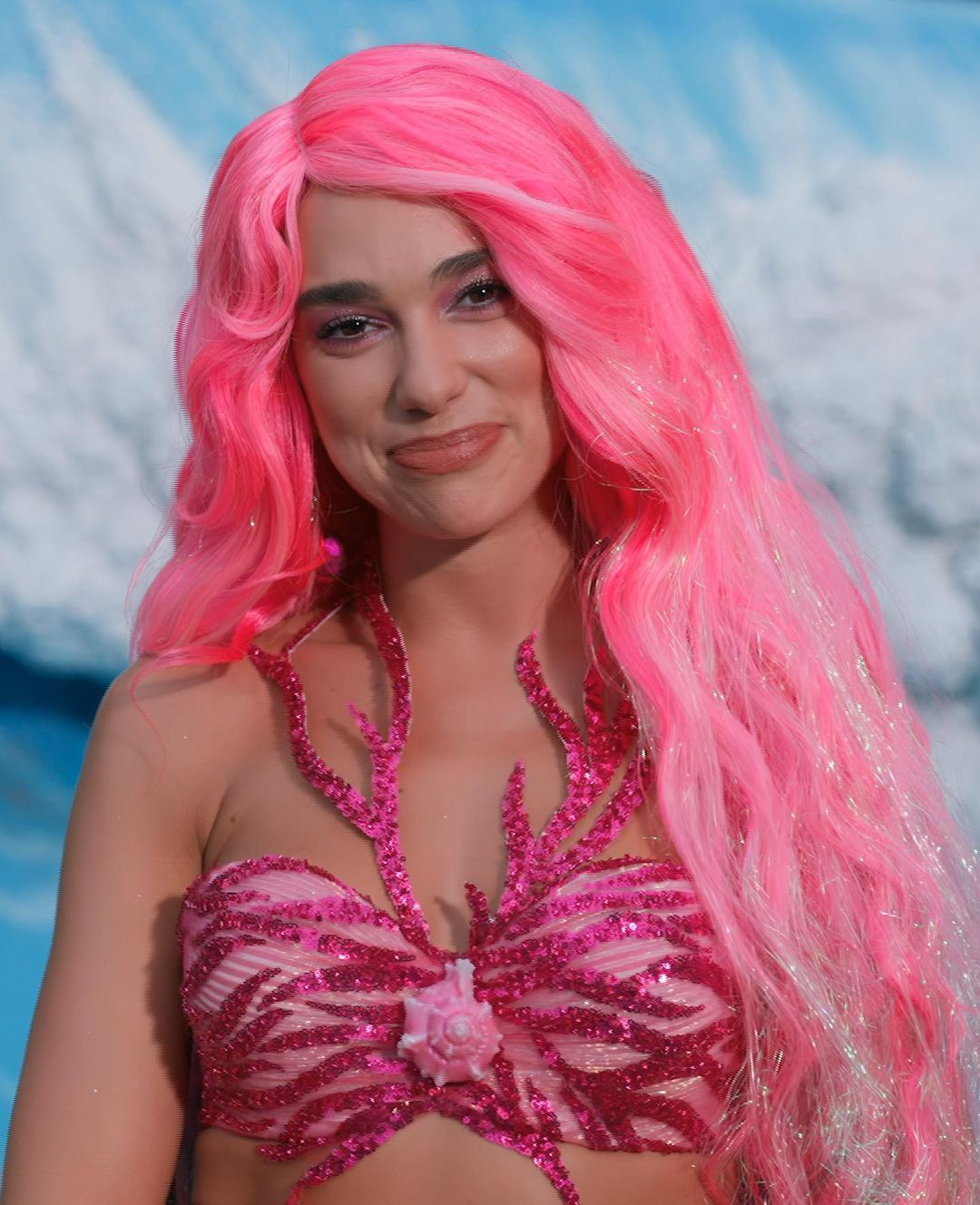 Photos n°8 : Dua Lipa is Mermaid Barbie!