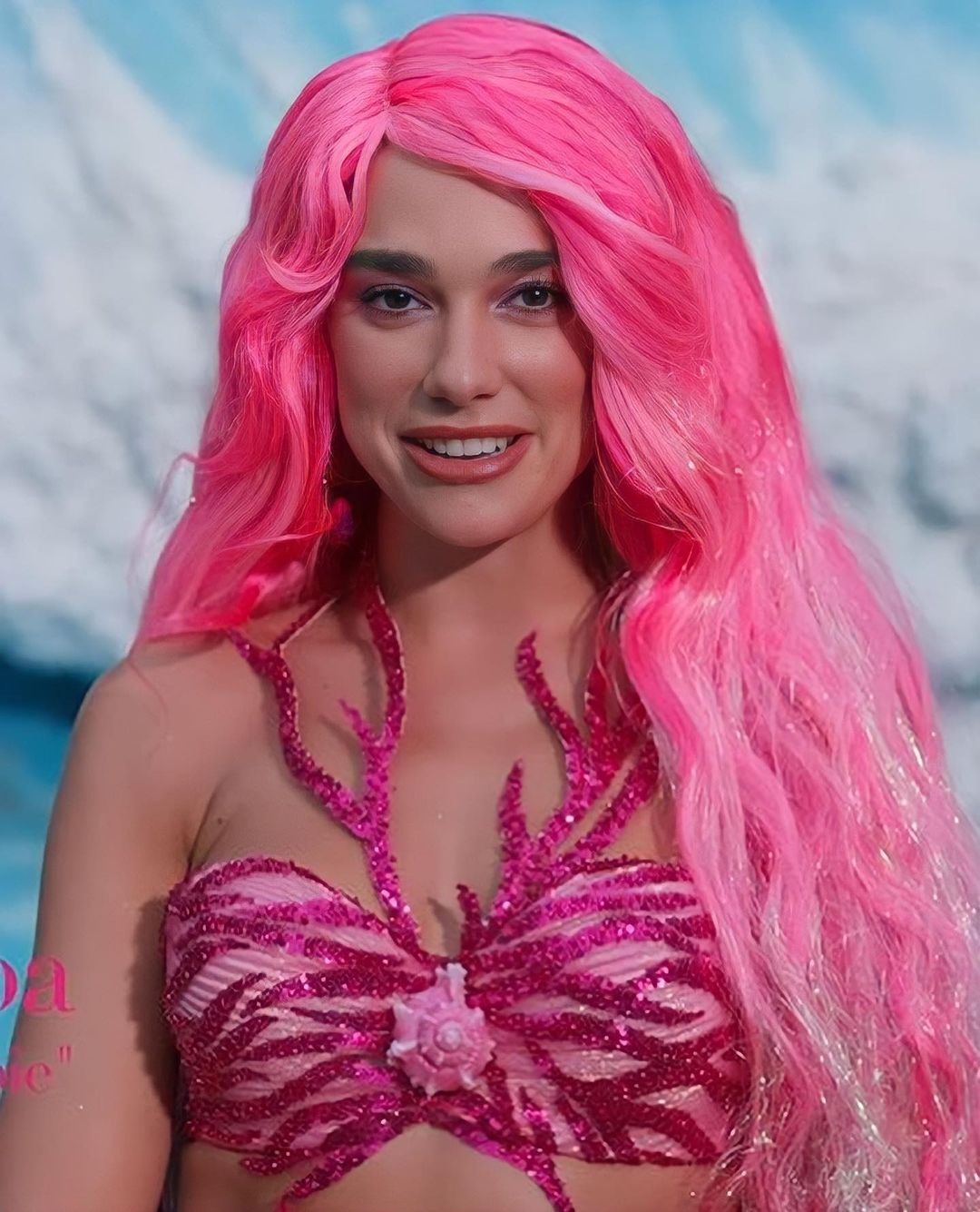 Photos n°6 : Dua Lipa is Mermaid Barbie!