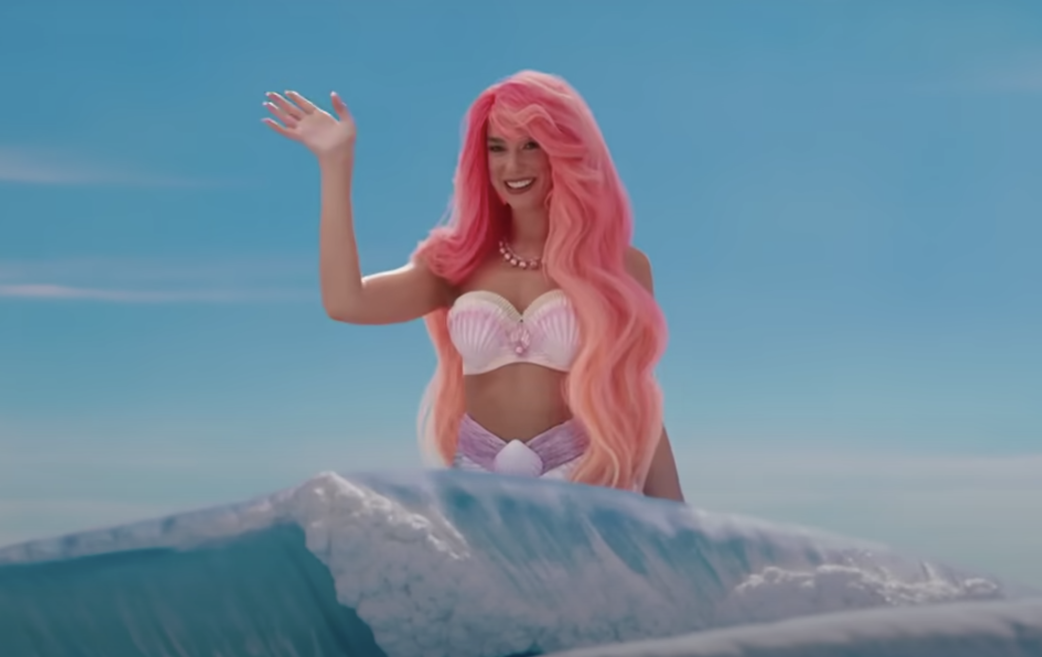Photos n°3 : Dua Lipa is Mermaid Barbie!