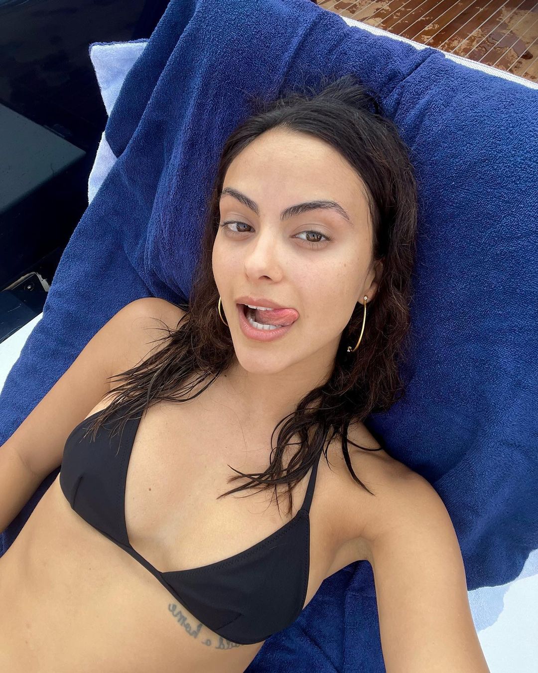 Photos n°9 : Camila Mendes Gives us A Self Care Selfie!