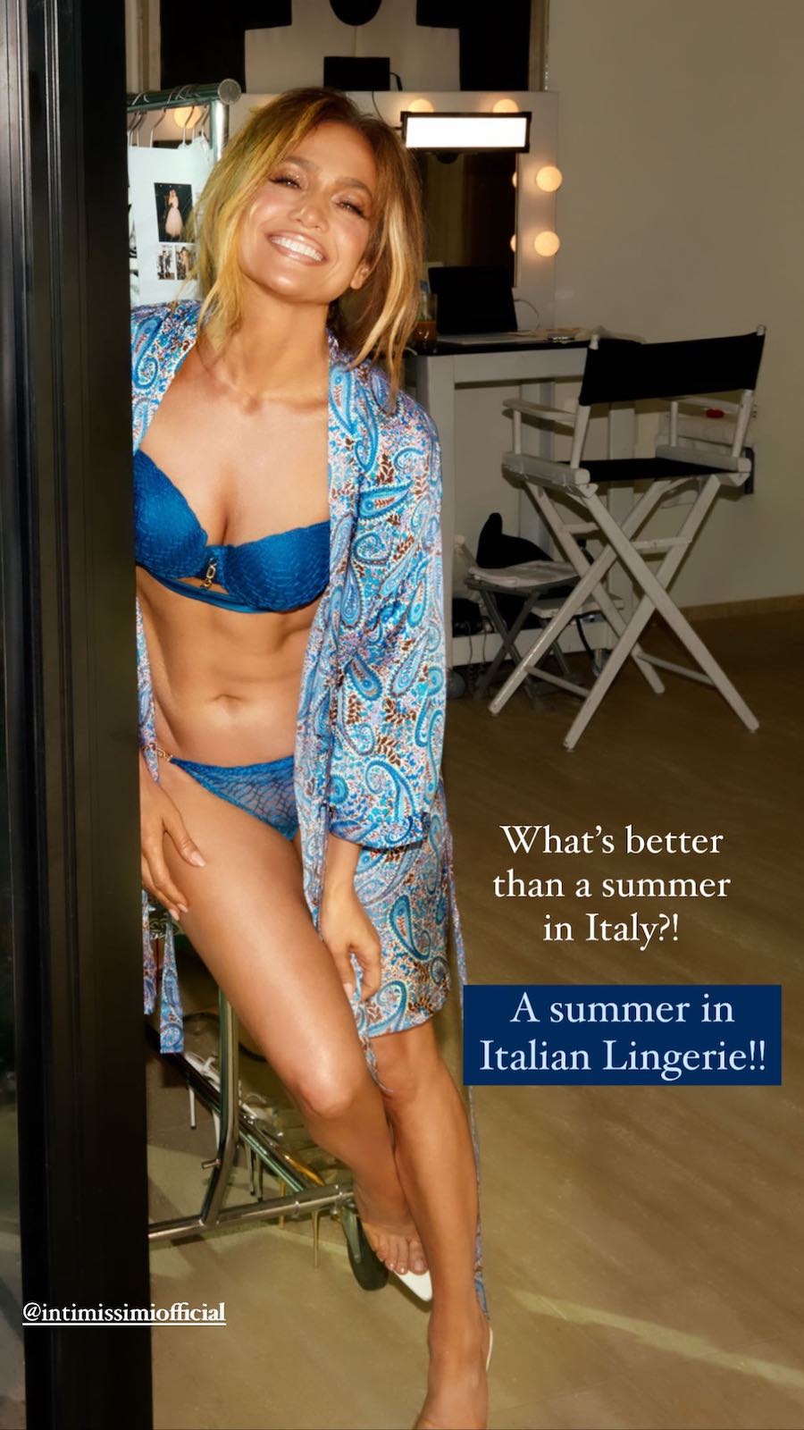 Jennifer Lopez Plugs Her Booze Brand in Italy! - Photo 9