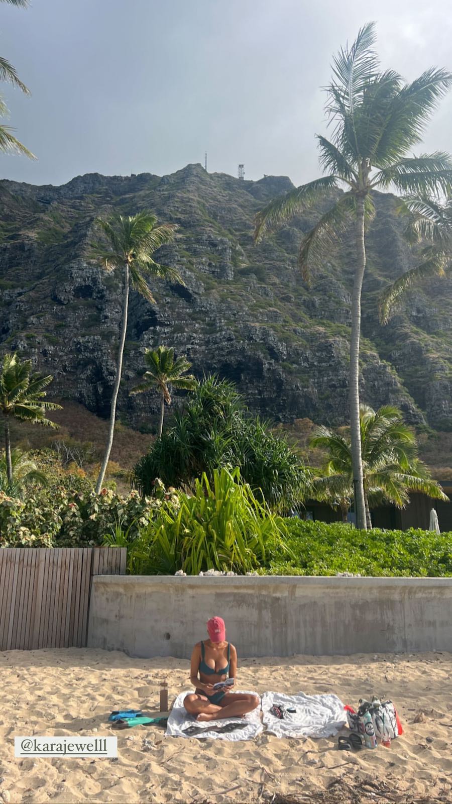 Photos n°3 : Kara del Toro is In Hawaii!