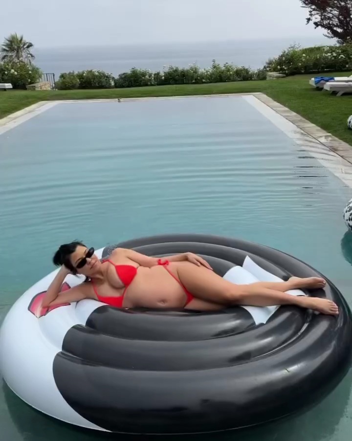 Kourtney Kardashian’s Red Bikini Bump! - Photo 2