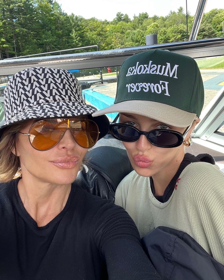 Lisa Rinna Links Up With Cindy Crawford on The Lake! - Photo 5