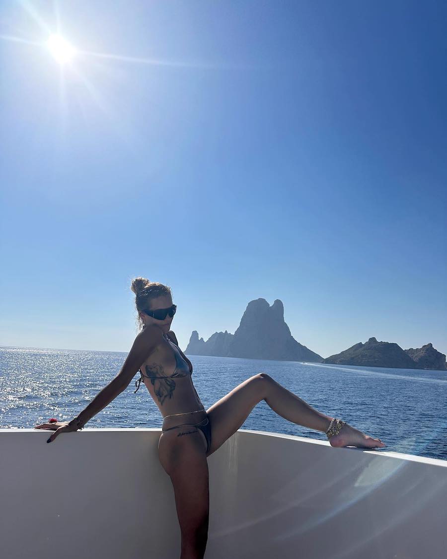 Rita Ora Takes a Dip in New Zealand! - Photo 34
