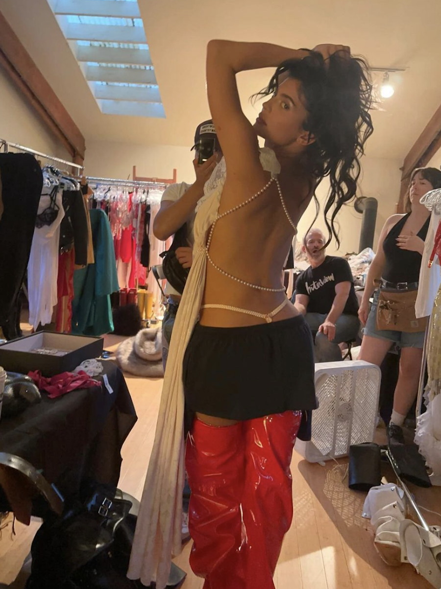 Behind the Scenes With Kylie Jenner! - Photo 7
