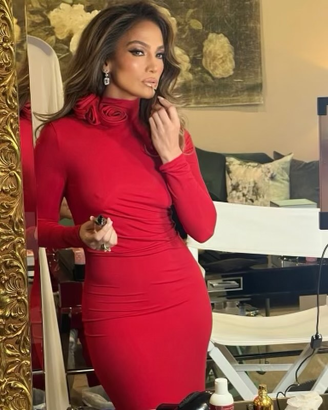 Photos n°47 : Jennifer Lopez Works Out at Her $60 Million Mansion!