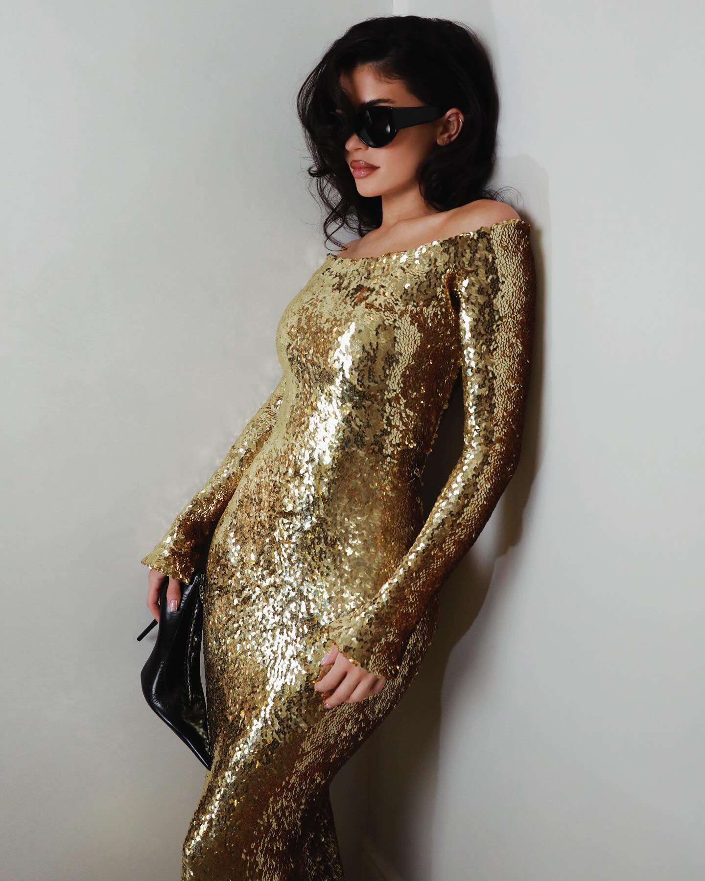 Photos n°6 : Kylie Jenner’s Gold Christmas Dress!
