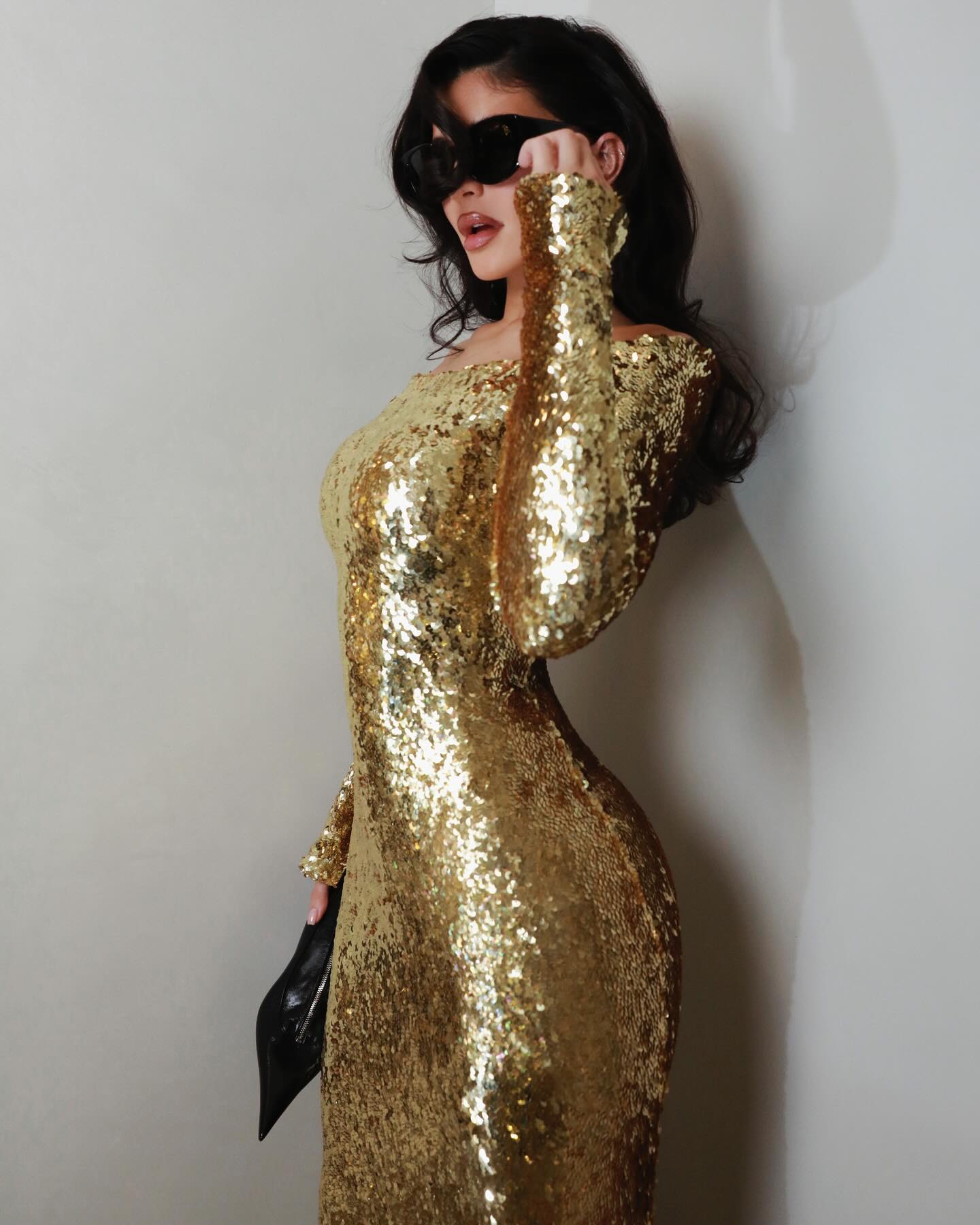 Photos n°5 : Kylie Jenner’s Gold Christmas Dress!