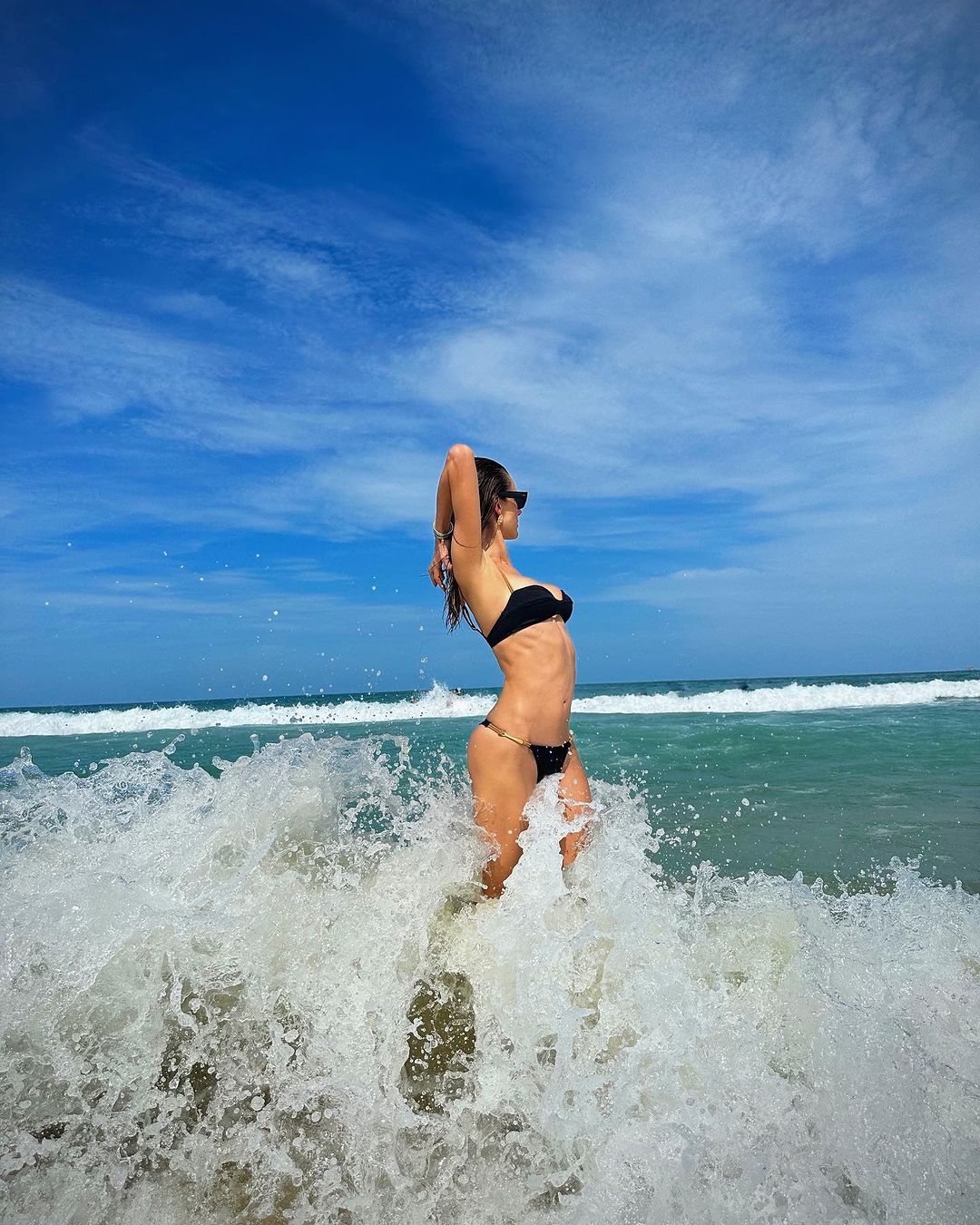 Alessandra Ambrosio Gets Her Vitamin Sea In! - Photo 15
