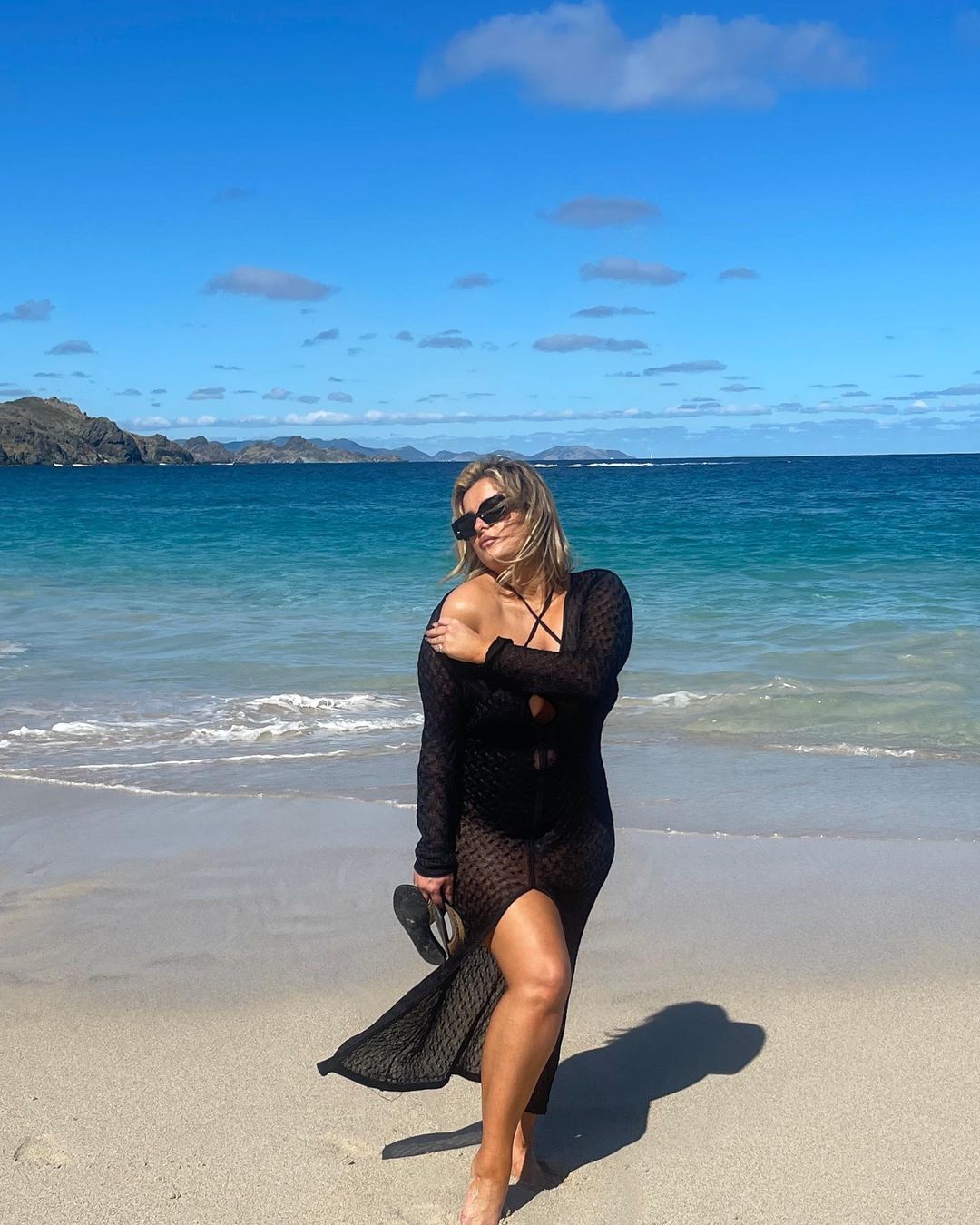 Bebe Rexha’s Beach Vacation! - Photo 2
