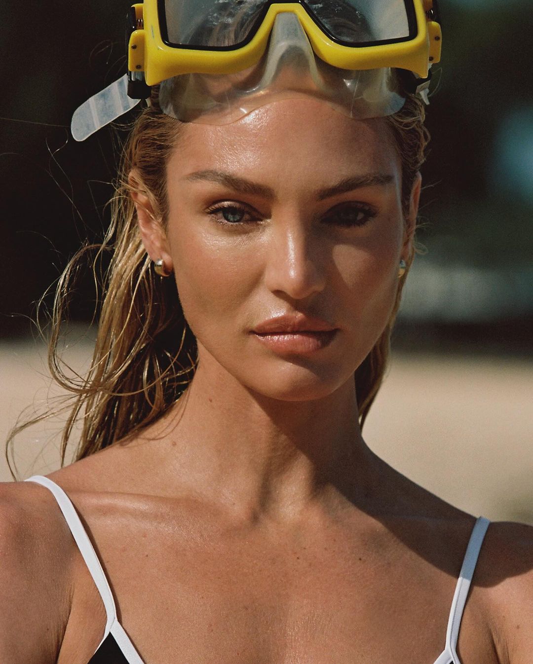 Candice Swanepoel and Hailey Bieber Link Up on the Beach! - Photo 3