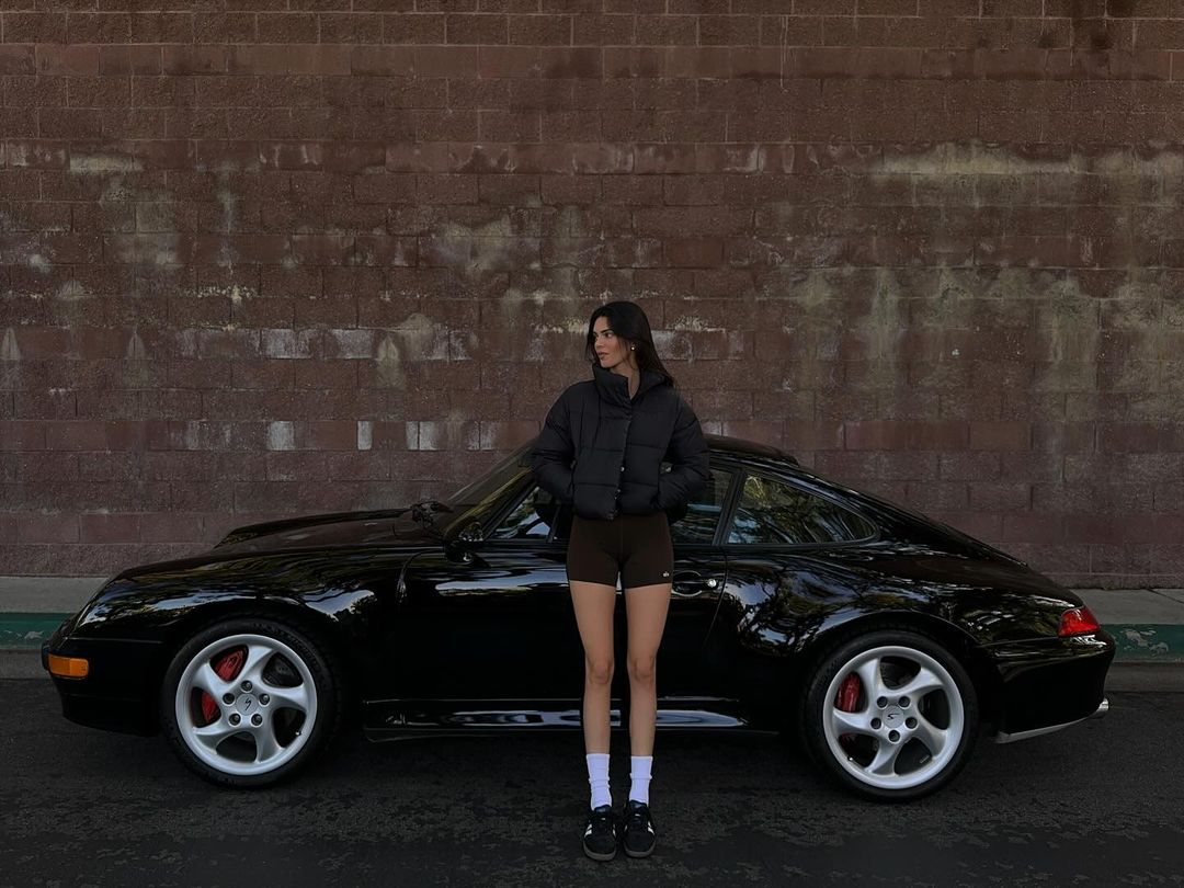 Photos n°5 : Kendall Jenner and Her Porsche!