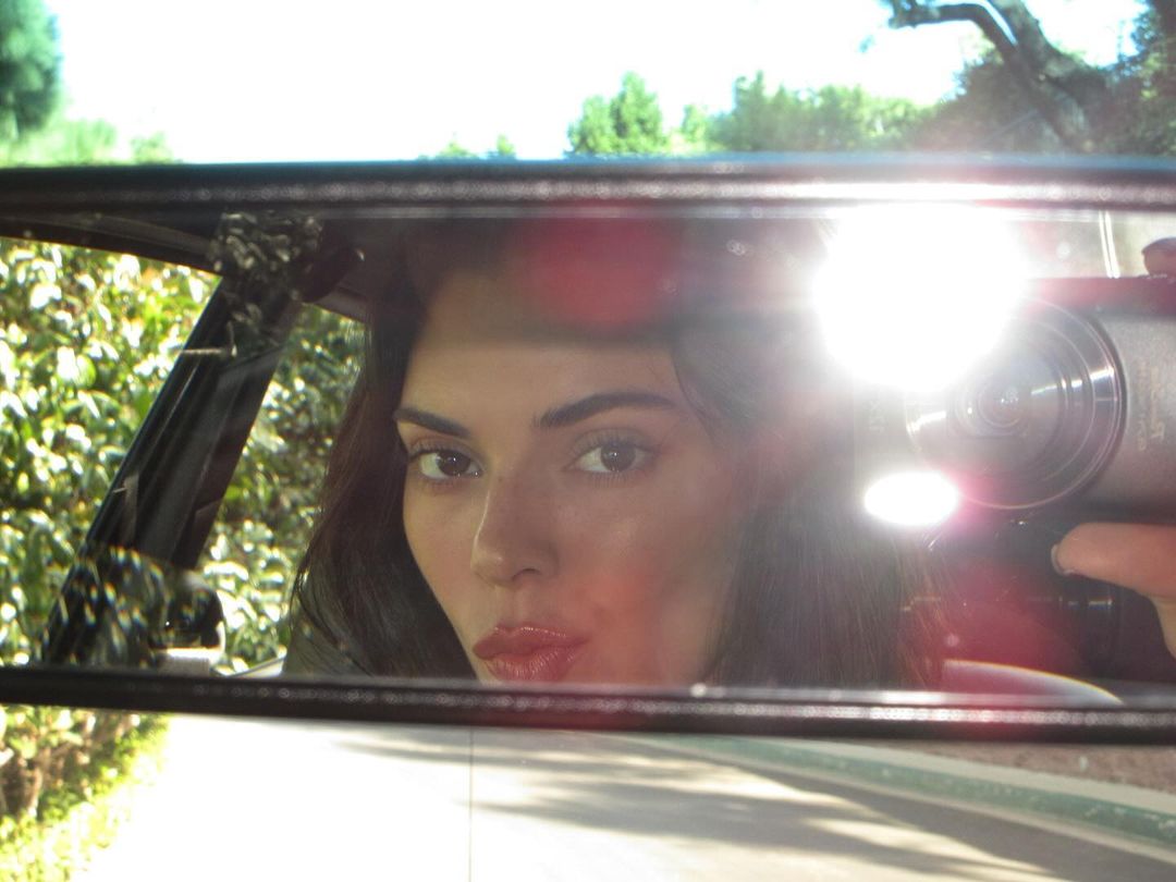 Kendall Jenner and Her Porsche! - Photo 1
