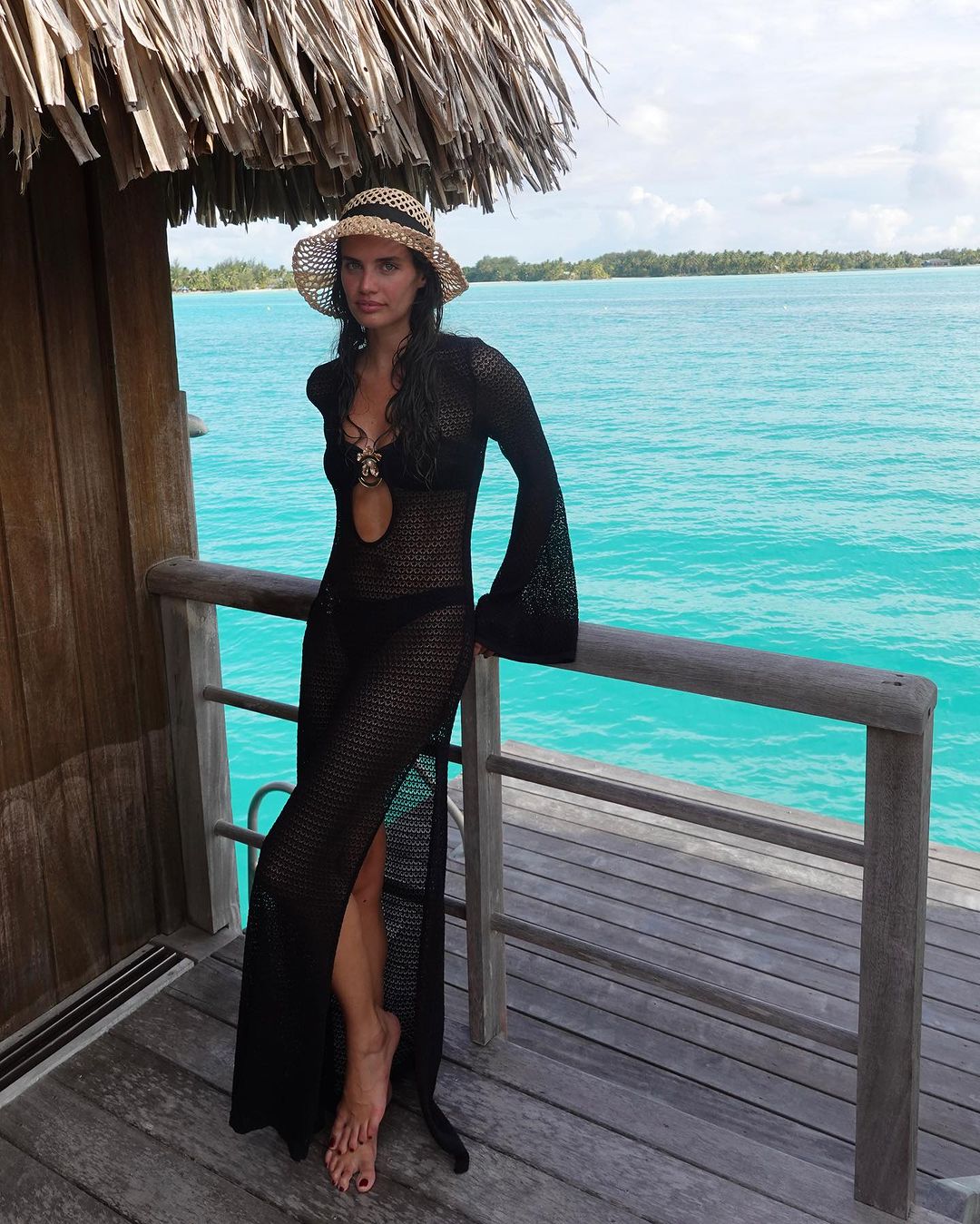 Photos n°5 : Sara Sampaio’s Bikini in Bora Bora!