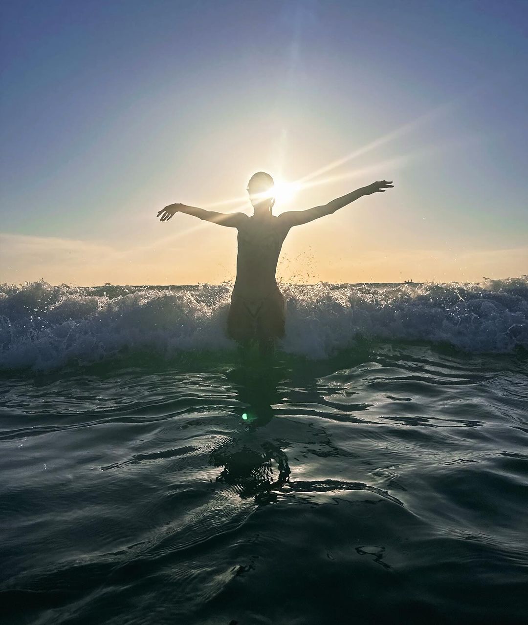 Alessandra Ambrosio Gets Her Vitamin Sea In! - Photo 8