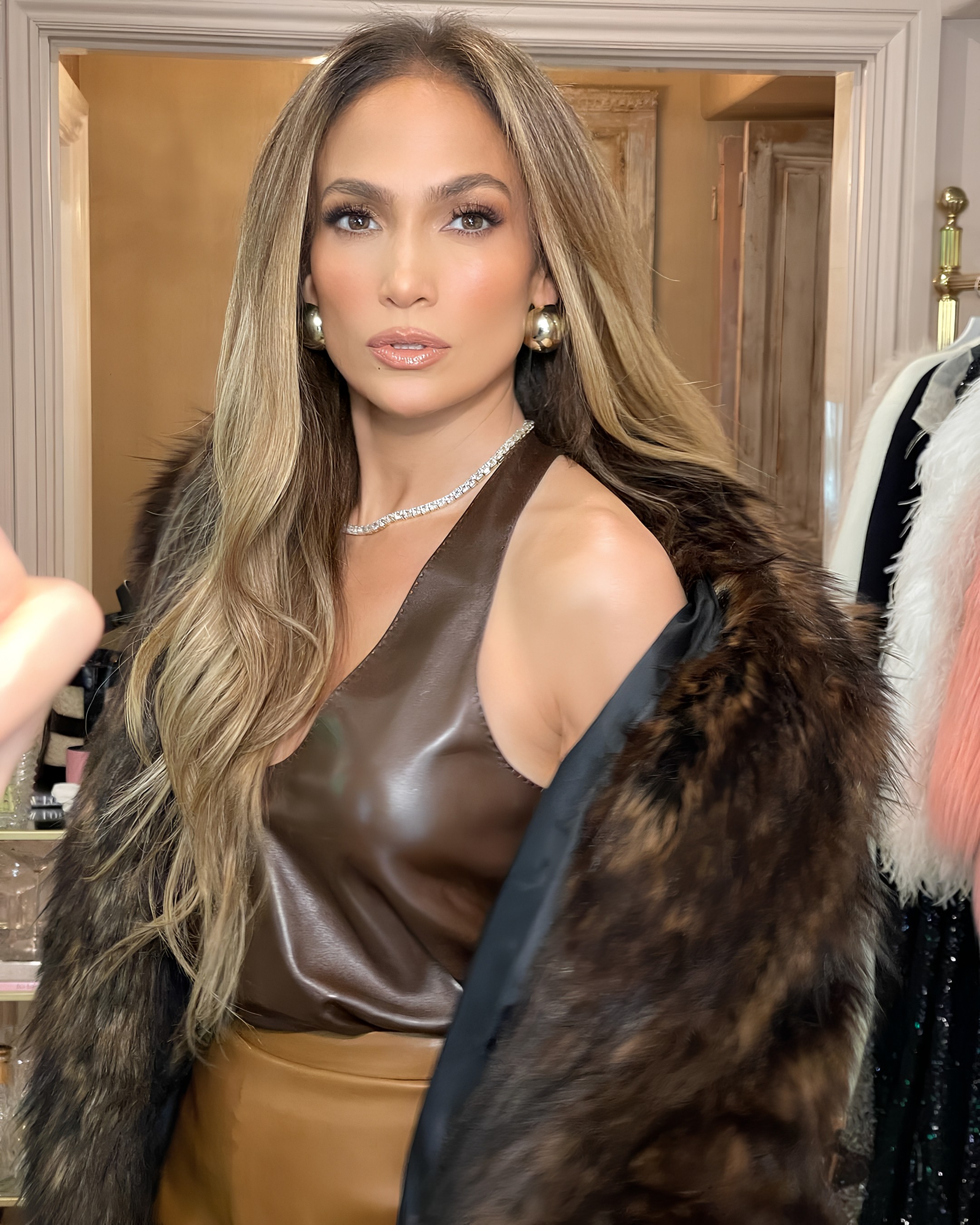Photos n°4 : Jennifer Lopez Works Out at Her $60 Million Mansion!
