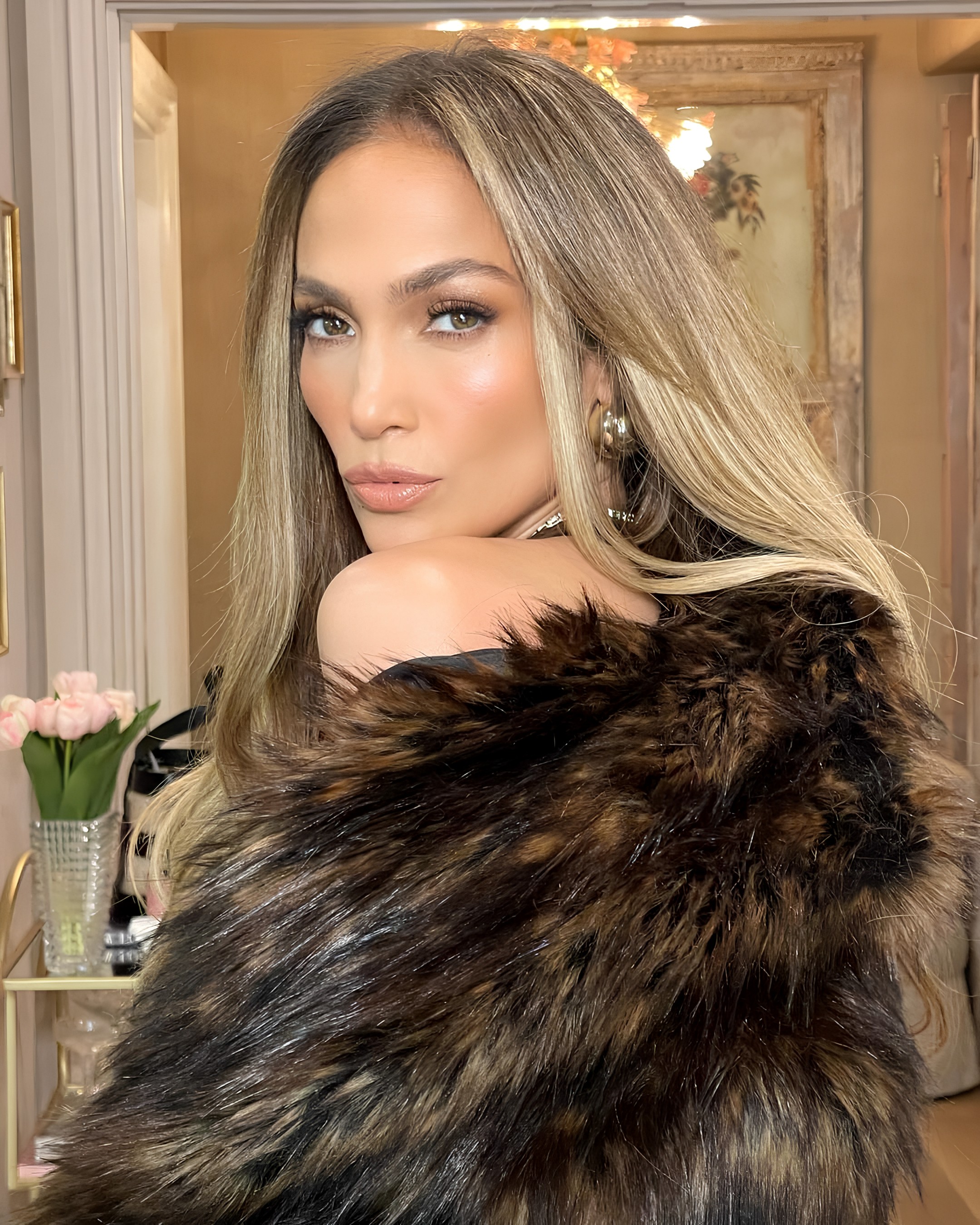 Photos n°2 : Jennifer Lopez Works Out at Her $60 Million Mansion!