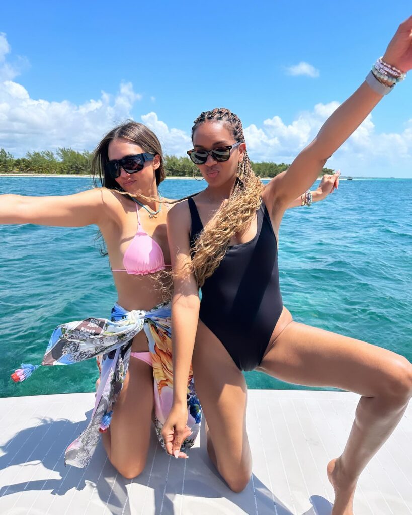 Jessica Alba Celebrates on a Boat!
